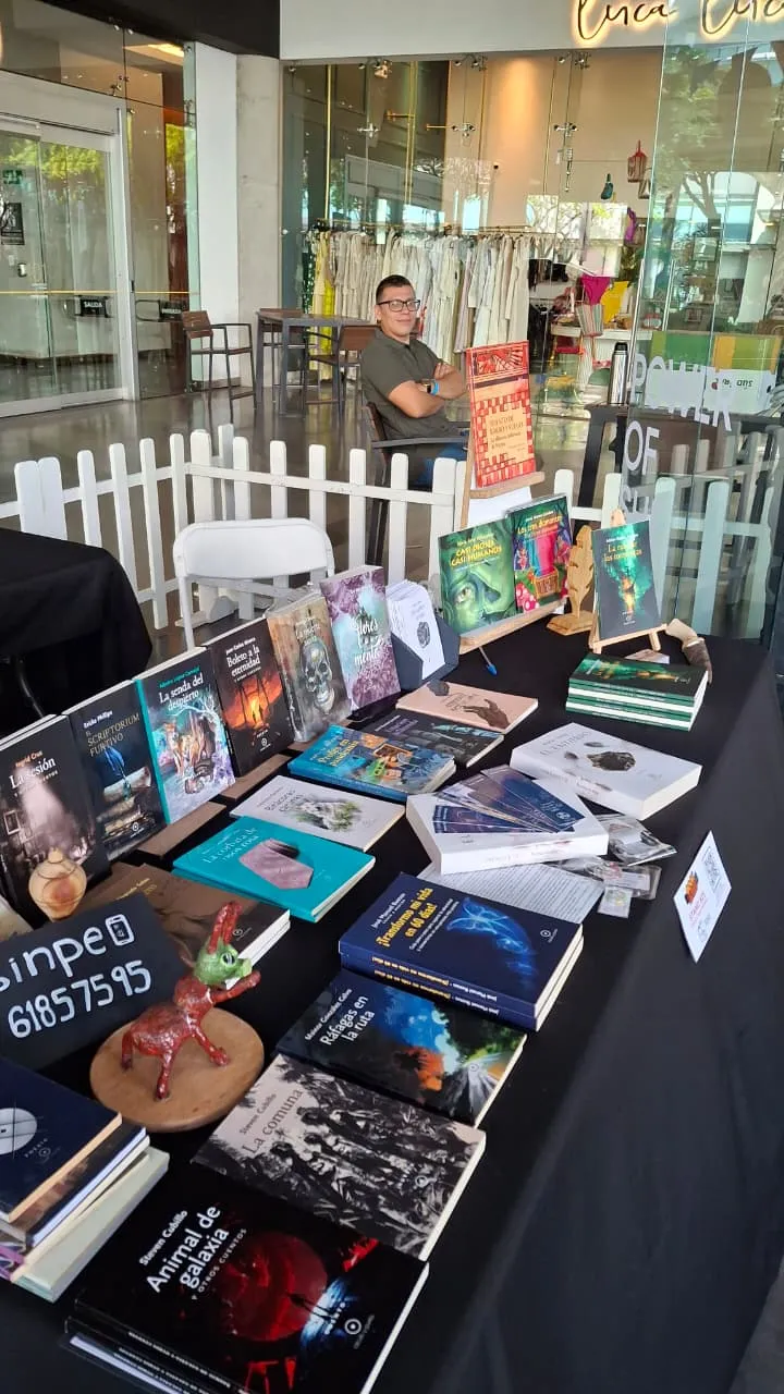 Mesa de libros de Círculo y Punto en Bookafest 2026
